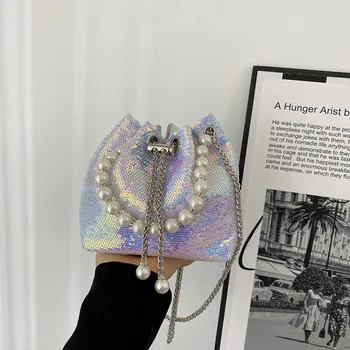 Дамски чанта от Рамото си с Перлата на модел, Лятна Чанта 2022 Г., Известна Марка, Чанти през Рамо с Веригата за Жените, Обикновен Малки Дамски Чанти с Капак