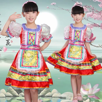 Детска традиция Руски Татарски Персийски Буицк детски народен танц представяне на облекло