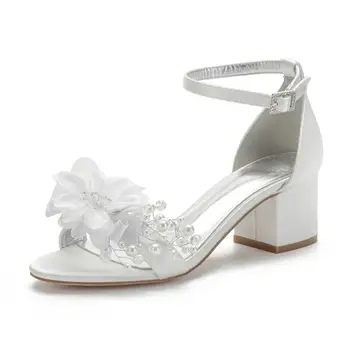 Елегантни бели обувки с цвят на слонова кост сватбени сатен сватбени сандали на десен блок дебели токчета каишка на глезена с цвете реколта обувки в стил Пърл