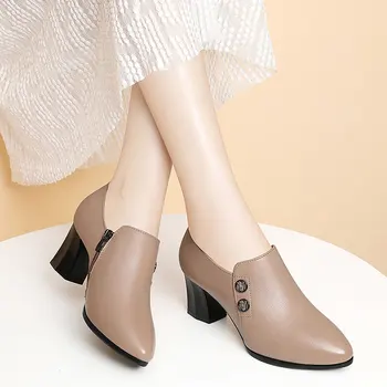 Модельная обувки от естествена кожа, Новост 2023 г., Есенен дамски обувки с остър пръсти на дебелите обувки, дамски обувки на висок ток, пролетна работна обувки на среден ток
