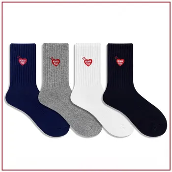 НАПРАВЕНО е ЧОВЕШКОТО кърпа отдолу любов бродерия Ю Wenle с спортни чорапи tide маркови отношение обикновена памучни чорапи