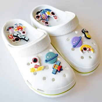 Нов Единичен Разпродажба, Аксесоари За обувки с Чужденци, Cartoony Астронавт/Украса за обувки Pluto Garden, Подходящ за Croc Jibz, Детски Коледни Подаръци